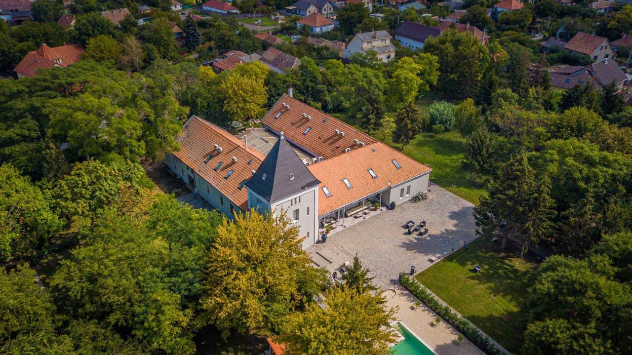 Herczeg Udvarhaz Poroszlo Exterior photo