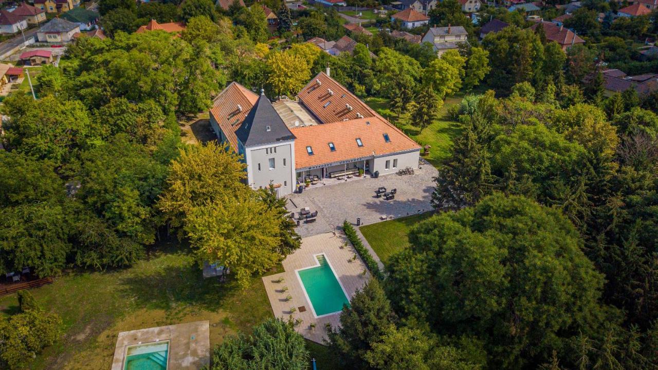 Herczeg Udvarhaz Poroszlo Exterior photo