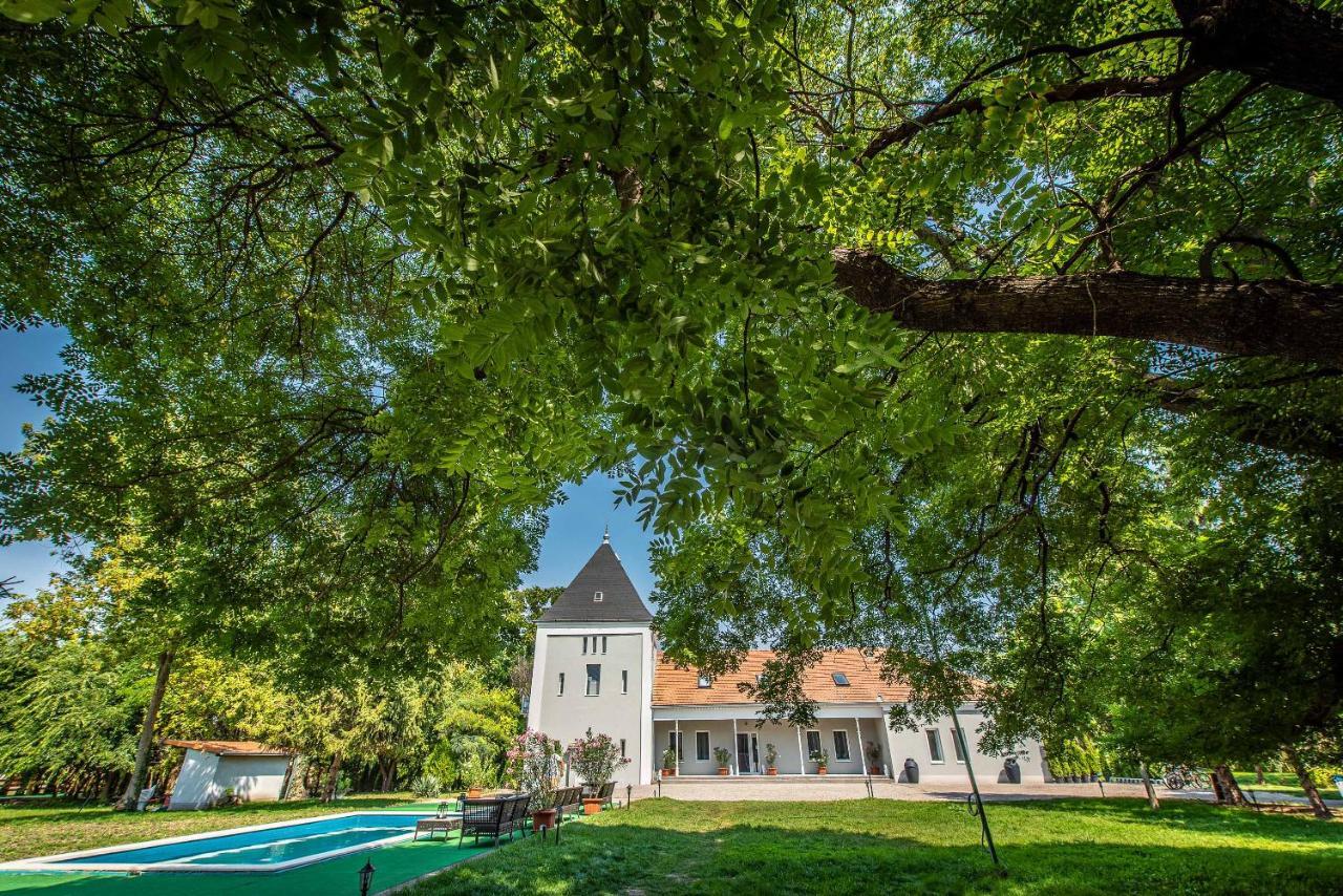 Herczeg Udvarhaz Poroszlo Exterior photo